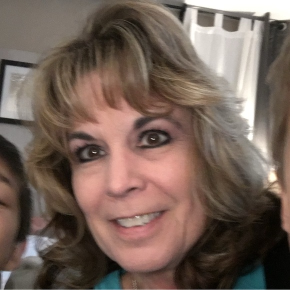 Meet your Posher, Kat - Picture 1 of 2